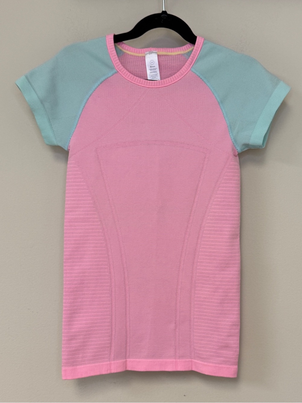 Ivivva by Lululemon: Girls Seamless Short Sleeve Athletic Top, Pink/Mint, Size S